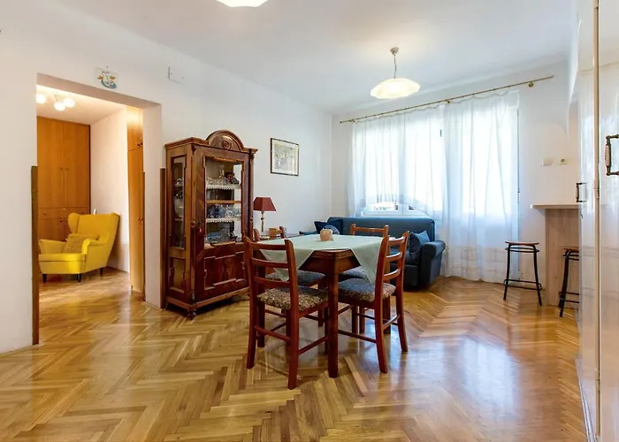 Zoe Apartment