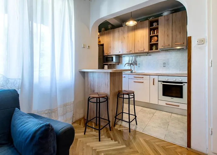Zoe Apartment